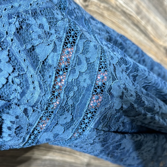Francesca’s Blue Lace Dress Size Medium - Picture 4 of 6